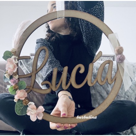 Colgante pared con nombre y flores