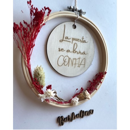 Bastidor con flores preservadas y mensaje personalizado