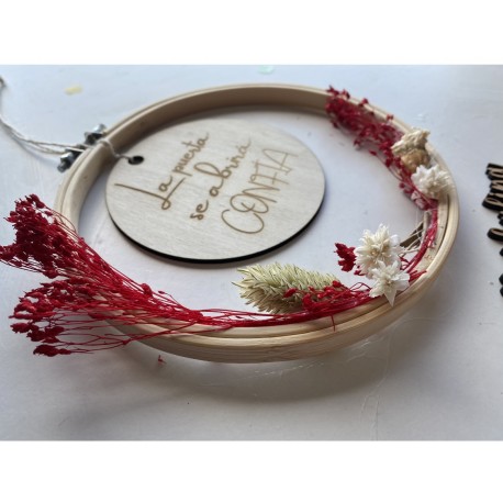 Bastidor con flores preservadas y mensaje personalizado