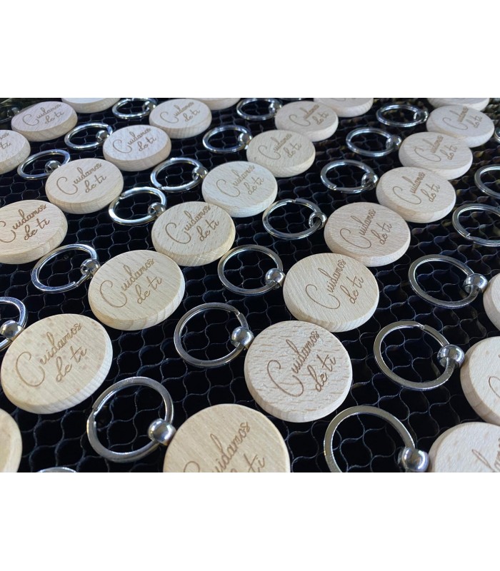 Llavero de madera grabado para empresa