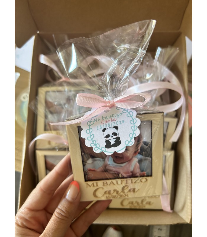 Marco de madera con foto e imán